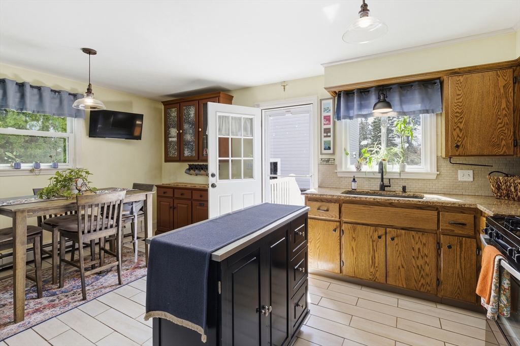 133 Friendship Street Fall River, MA 02724 - Photo 10 of 39