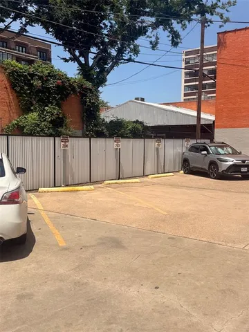 $1,000 | 3101 Commerce Street, Unit 203, Dallas, TX 75226