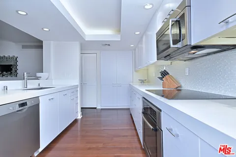 $1,790,000 | 851 North Kings Road, Unit 310, West Hollywood, CA 90069