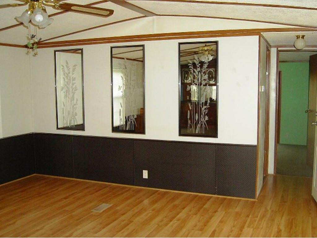 172 Edgewater Road Elizabethton, TN 37643 - Photo 3 of 9 Living Room