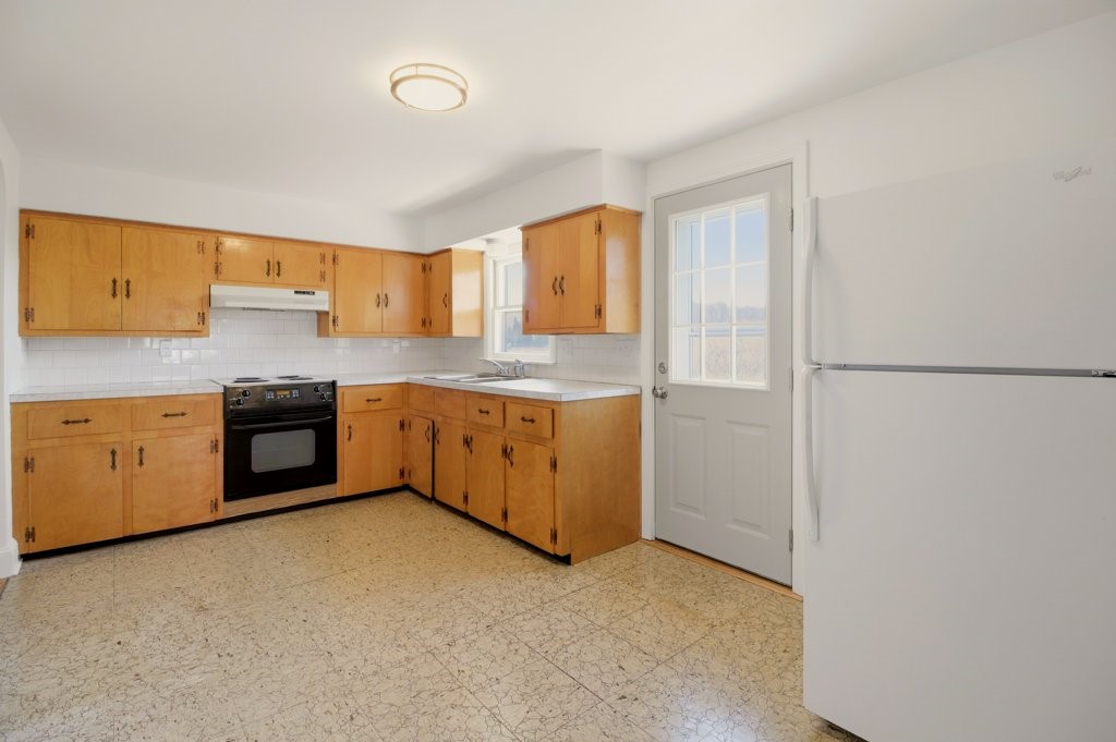 55 Mixter Street Middletown, RI 02842 - Photo 19 of 50