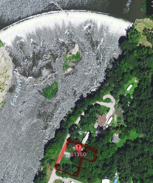 1977 North 3103rd Road, Unit 11 Ottawa, IL 61350 - Photo 19 of 24 a close up of a flower in a garden