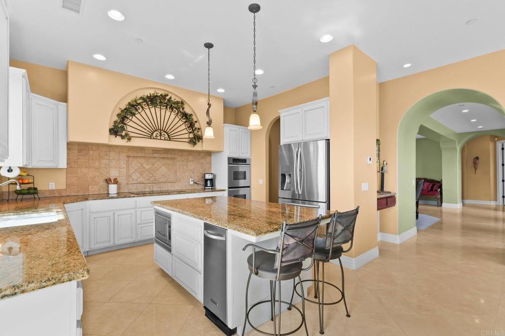 164 Dawn View Way El Cajon, CA 92021 - Photo 20 of 38 a large kitchen with a table and chairs