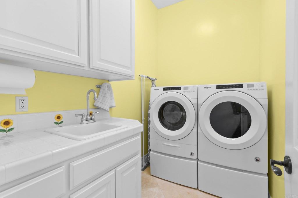 164 Dawn View Way El Cajon, CA 92021 - Photo 29 of 38 a utility room with dryer and washer