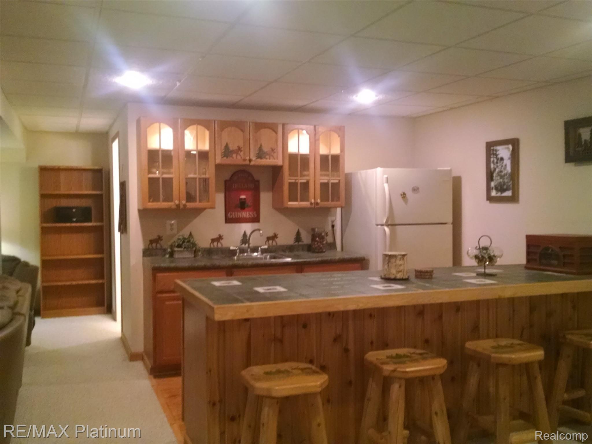 Wet bar/second kitchen