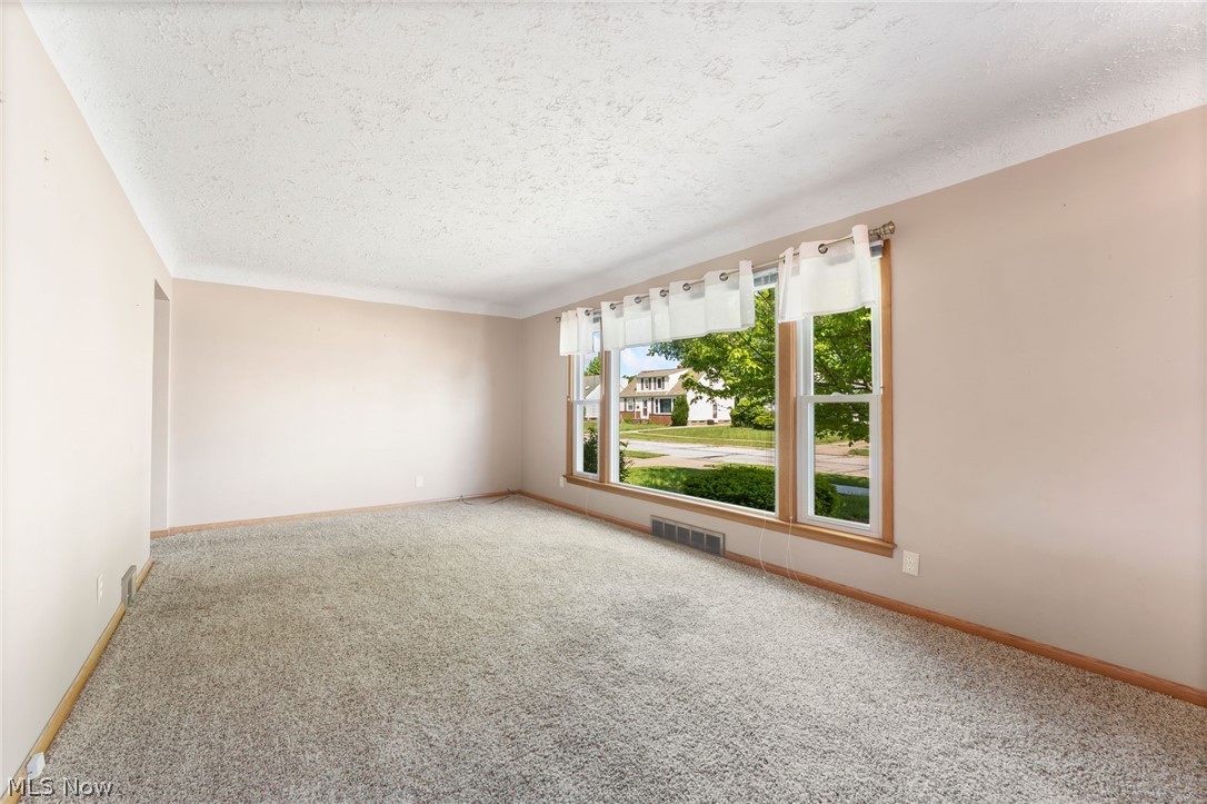 30104 Barjode Road Willowick, OH 44095 - Photo 3 of 27 Gallery Image 3