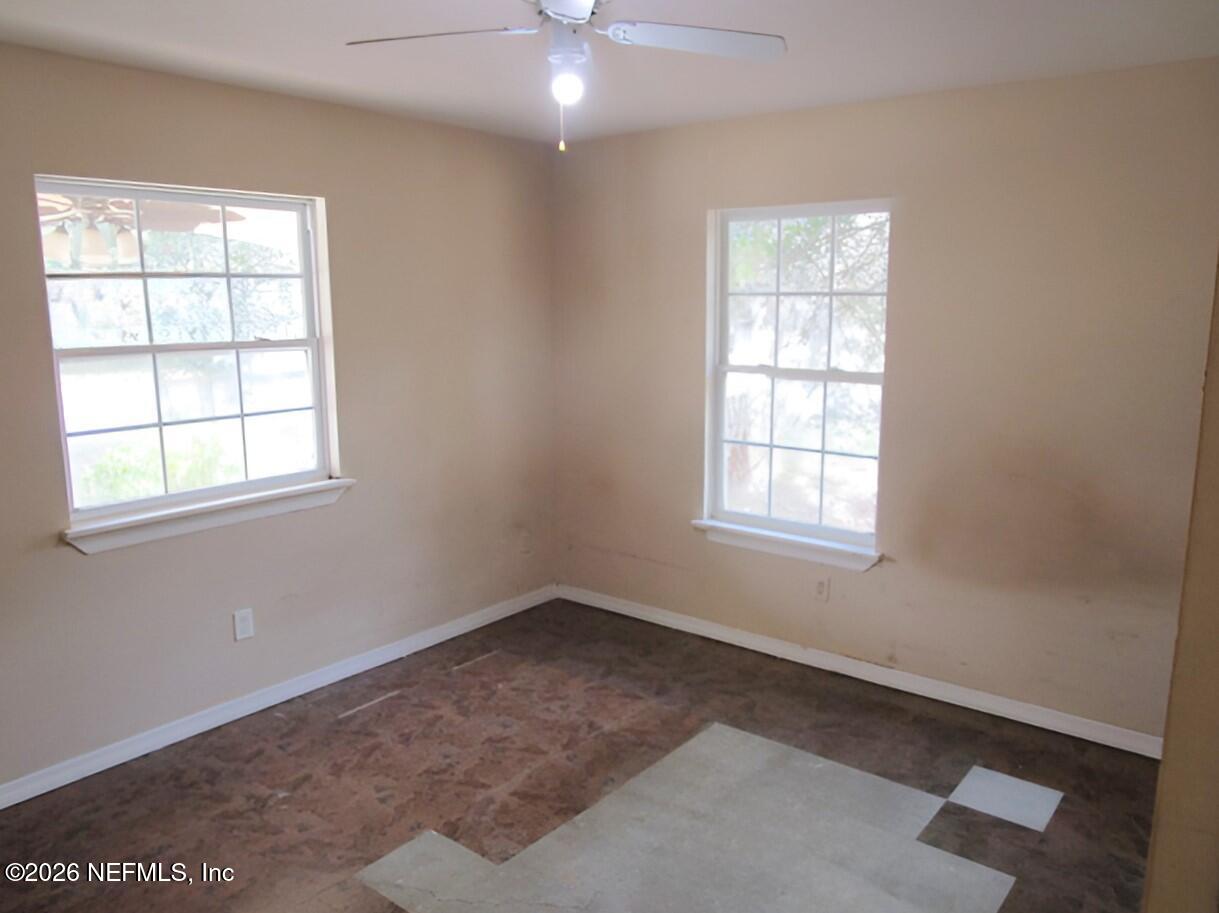 7070 3rd Street St. Augustine, FL 32092 - Photo 13 of 22 an empty room with a window