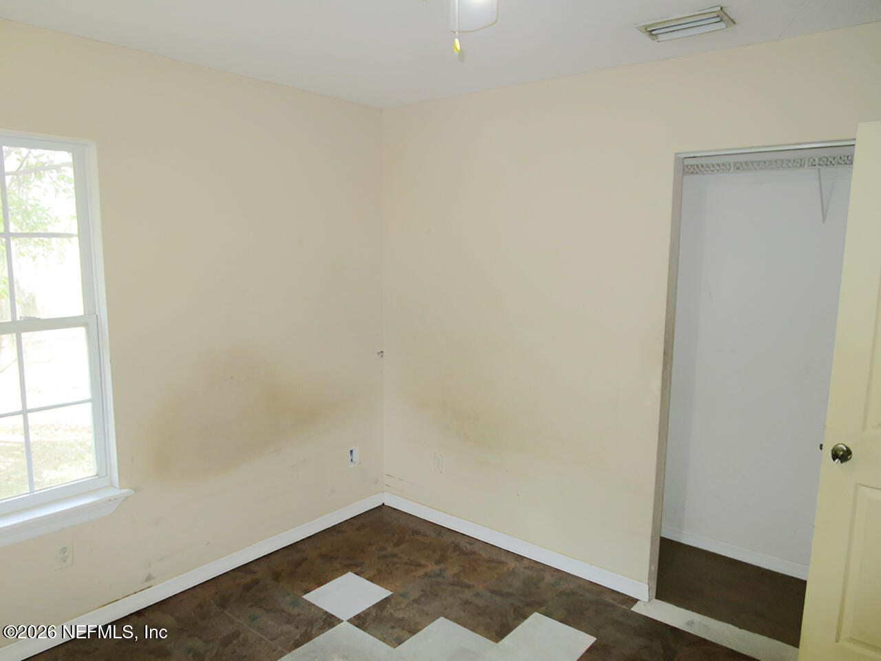 7070 3rd Street St. Augustine, FL 32092 - Photo 14 of 22 an empty room with a window