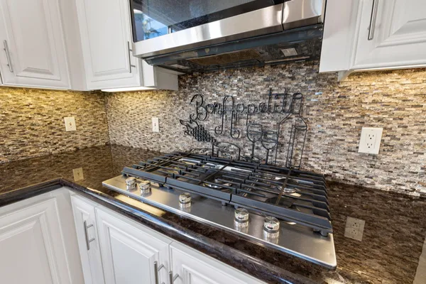 $4,000 | 410 Gold Canyon Drive, Palm Desert, CA 92211