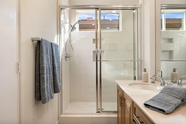 $4,000 | 410 Gold Canyon Drive, Palm Desert, CA 92211