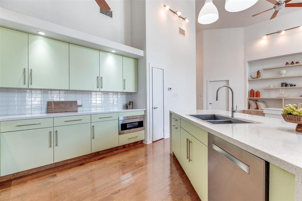 8702 San Fernando Way Dallas, TX 75218 - Photo 11 of 30 Stainless Steel Appliances