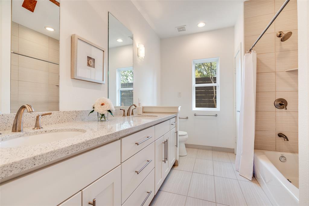 8702 San Fernando Way Dallas, TX 75218 - Photo 21 of 30 Large Hall Bathroom