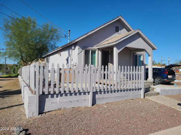 $1,495 | 42 South Jefferson Street, Wickenburg, AZ 85390