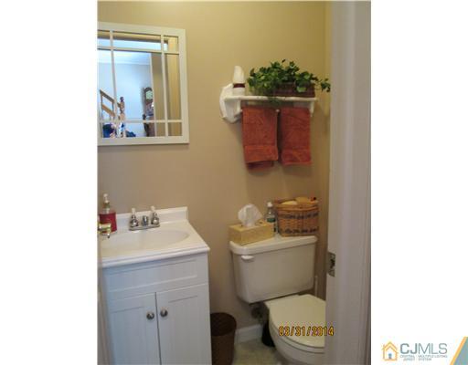 22 Stevens Road Kendall Park, NJ 08824 - Photo 12 of 17 Gallery Image 12