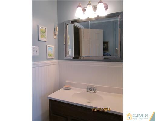 22 Stevens Road Kendall Park, NJ 08824 - Photo 14 of 17 Gallery Image 14