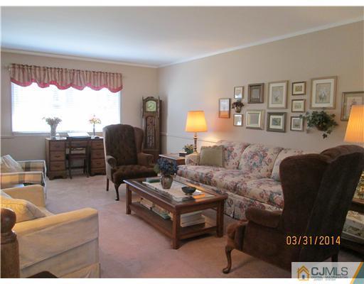 22 Stevens Road Kendall Park, NJ 08824 - Photo 9 of 17 Gallery Image 9