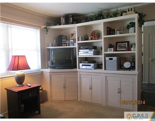 22 Stevens Road Kendall Park, NJ 08824 - Photo 10 of 17 Gallery Image 10