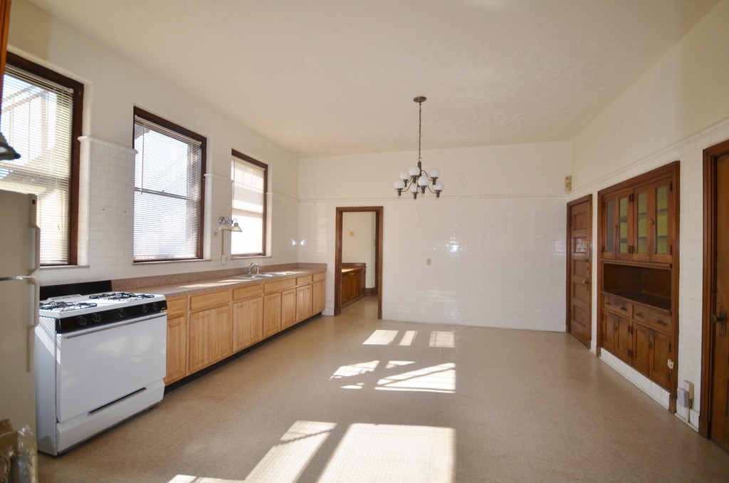 238 Maple Street Springfield, MA 01105 - Photo 14 of 30