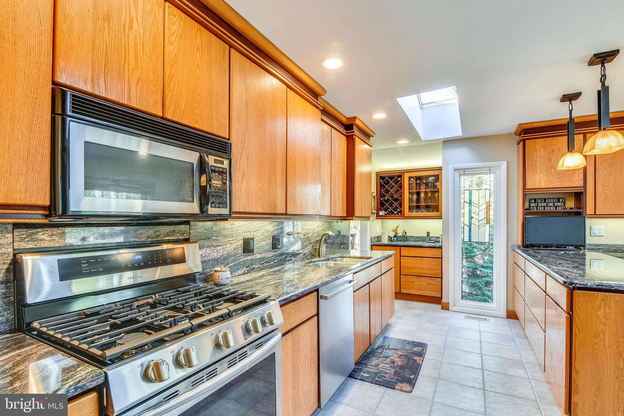 2420 Silver Fox Lane Reston, VA 20191 - Photo 9 of 79 New Samsung 5 burner gas stove