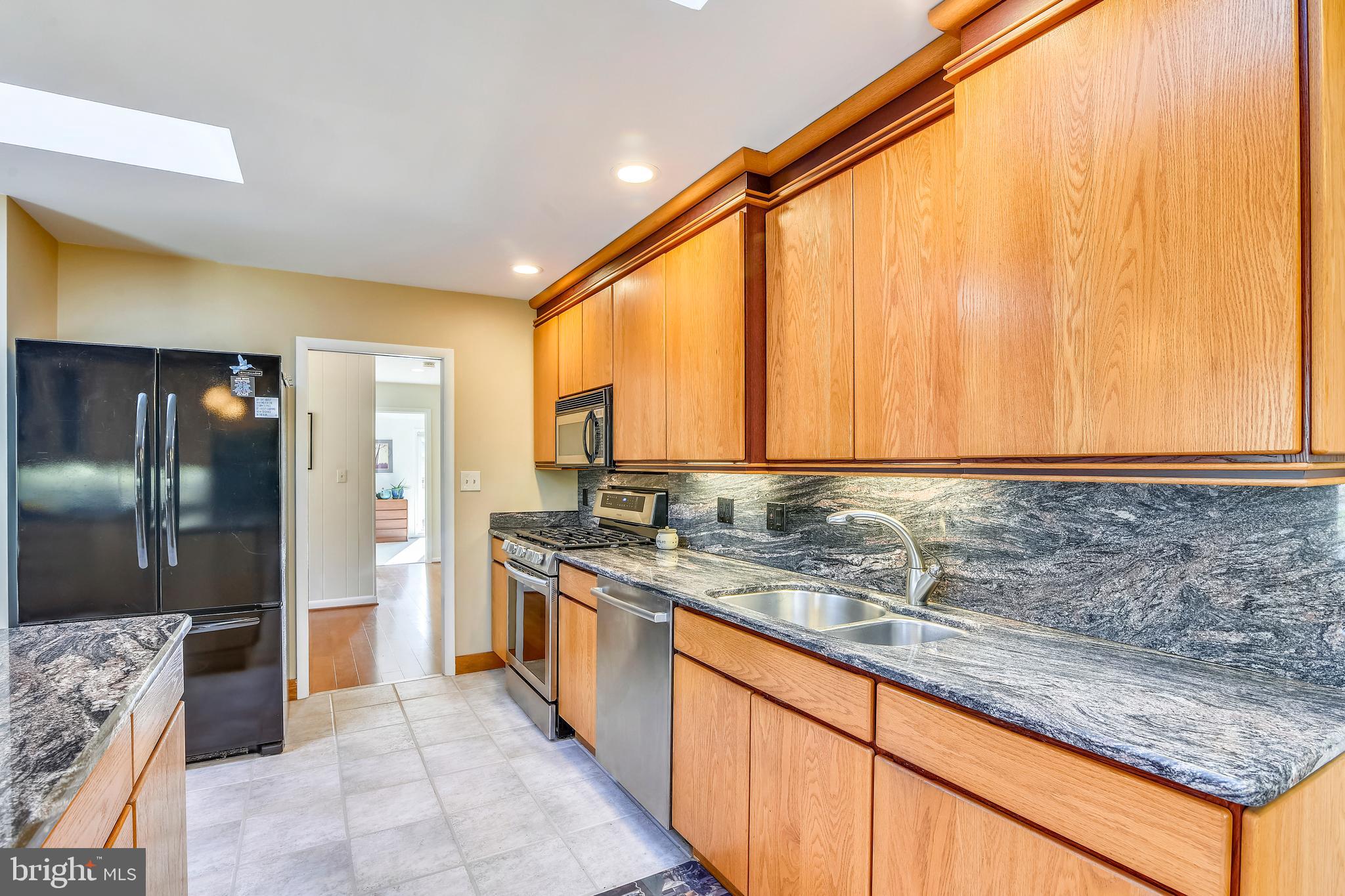2420 Silver Fox Lane Reston, VA 20191 - Photo 10 of 79 Kinawa granite w/ full wall backsplash
