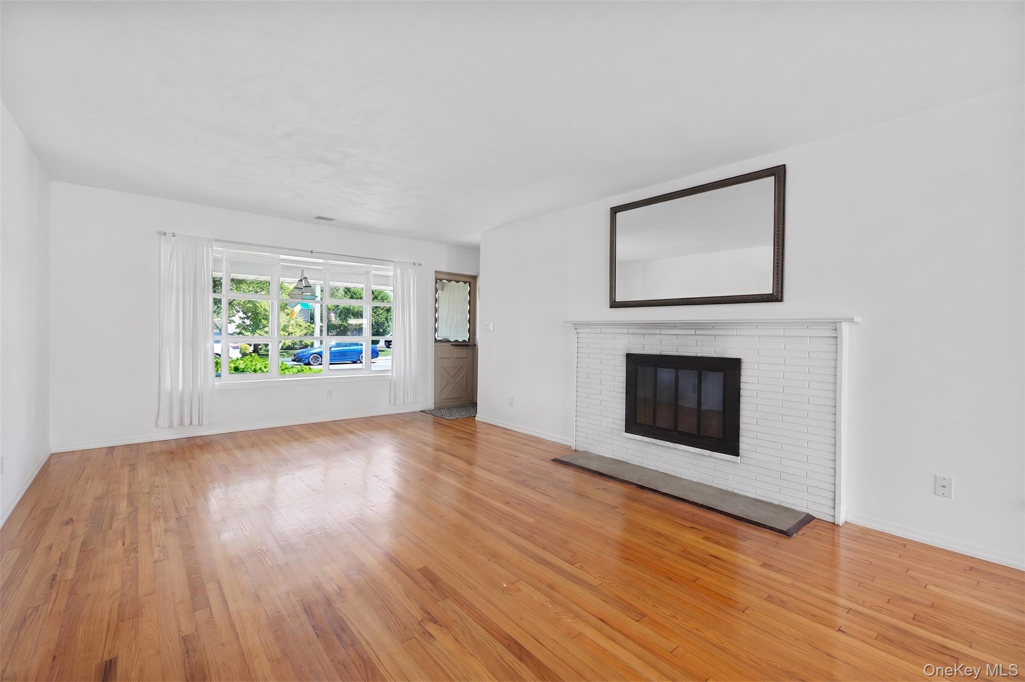34 Cape Road Amityville, NY 11701 - Photo 3 of 36