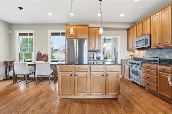 $649,900 | 503 Meadow Lane, Clinton, PA 15026