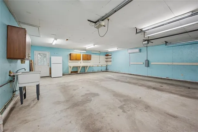 a view of a big room with closet and cabinet