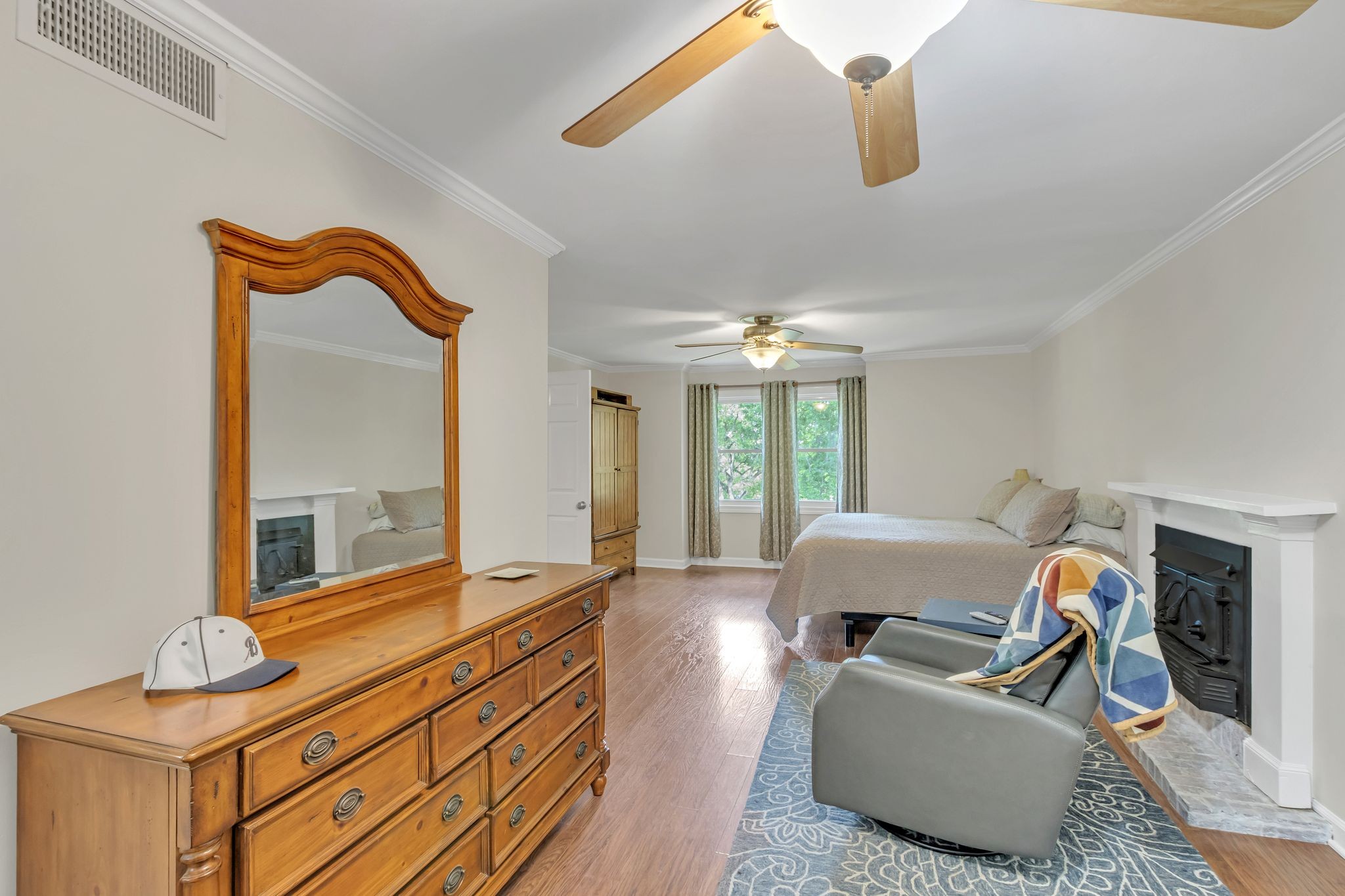 2248 Racquet Club Drive Murfreesboro, TN 37128 - Photo 20 of 41 a living room with furniture and a chandelier