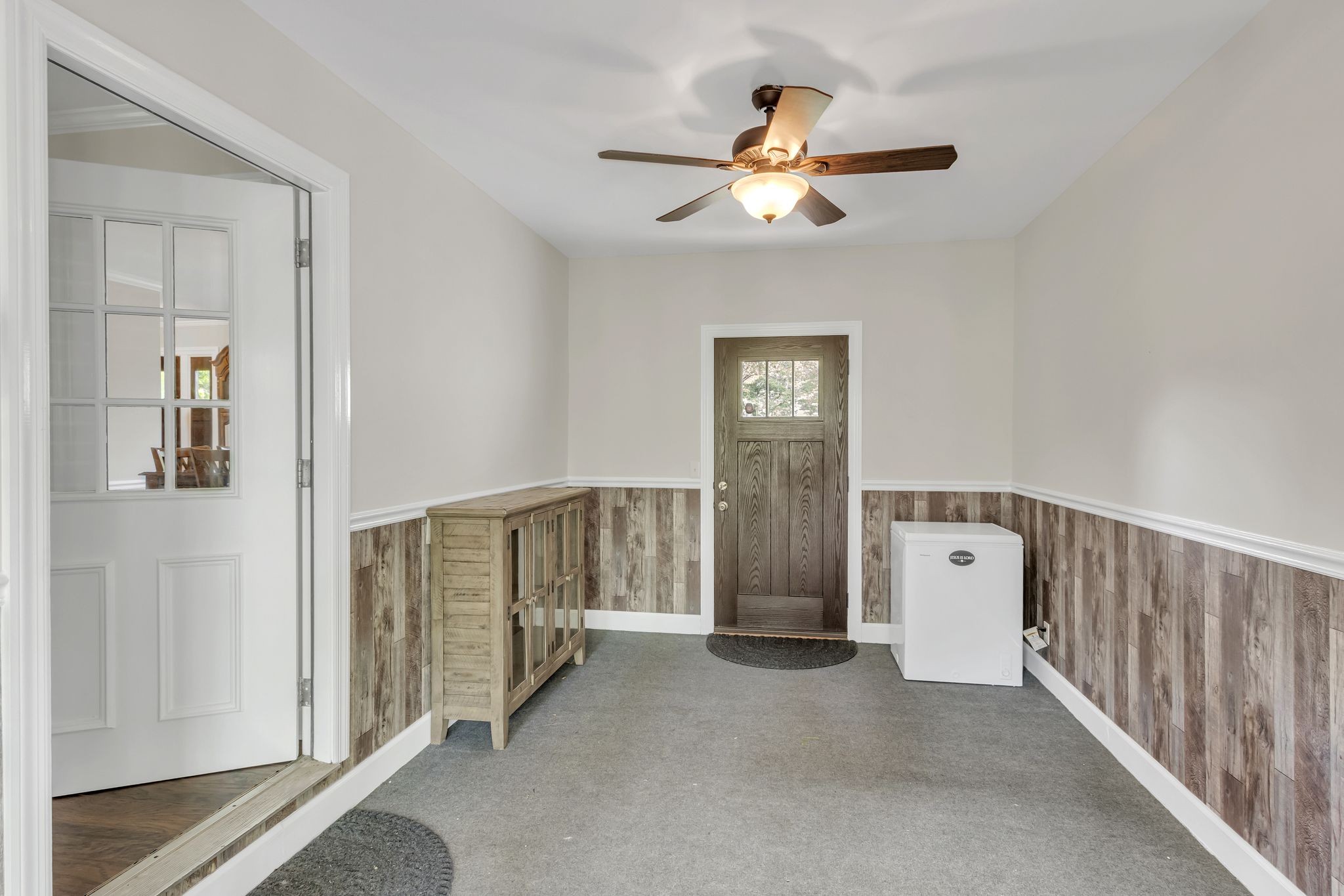 2248 Racquet Club Drive Murfreesboro, TN 37128 - Photo 31 of 41 a view of a hallway with windows
