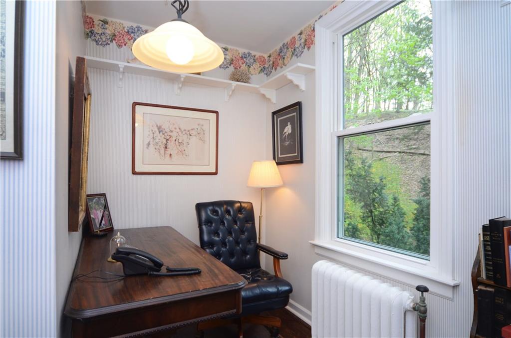 520 Sycamore Road Sewickley, PA 15143 - Photo 16 of 24 Second level den 10x7.