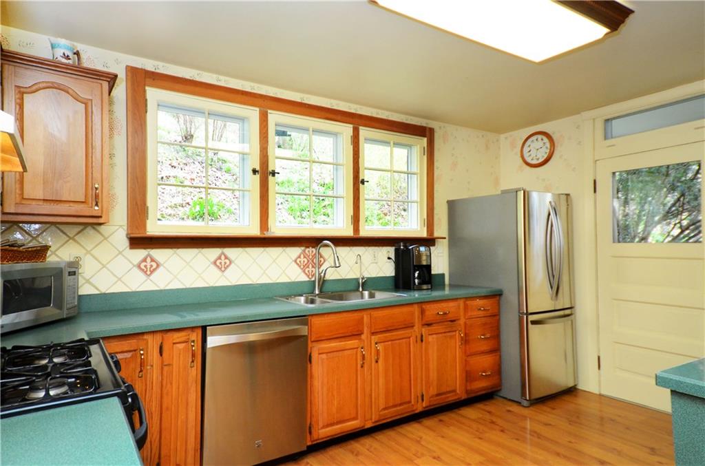 520 Sycamore Road Sewickley, PA 15143 - Photo 9 of 24 Kitchen 15x10 and door to covered side porch.