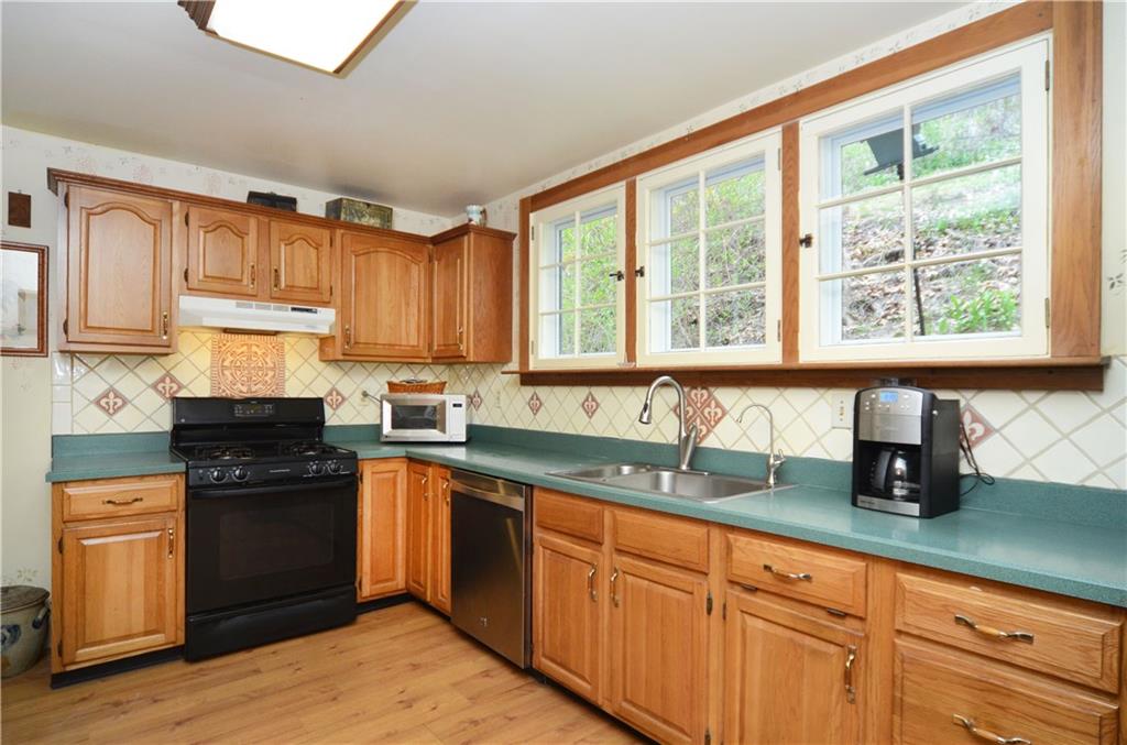 520 Sycamore Road Sewickley, PA 15143 - Photo 10 of 24 Kitchen