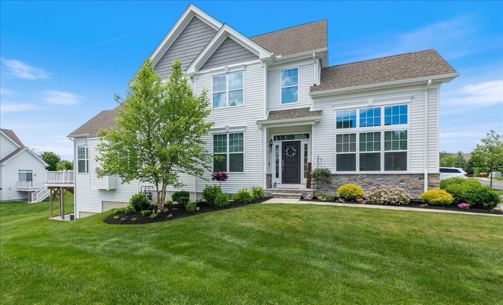 11 Hummingbird Way, Unit 11 Methuen, MA 01844 - Photo 3 of 34
