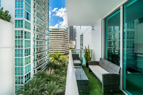 $415,000 | 950 Brickell Bay Drive, Unit 803, Miami, FL 33131