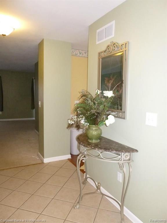157 Stratford Lane, Unit 126 Rochester, MI 48309 - Photo 4 of 30