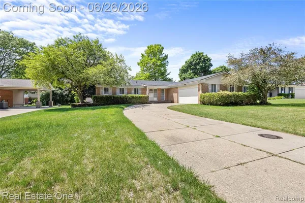 $425,000 | 1949 Pelican Court, Troy, MI 48084