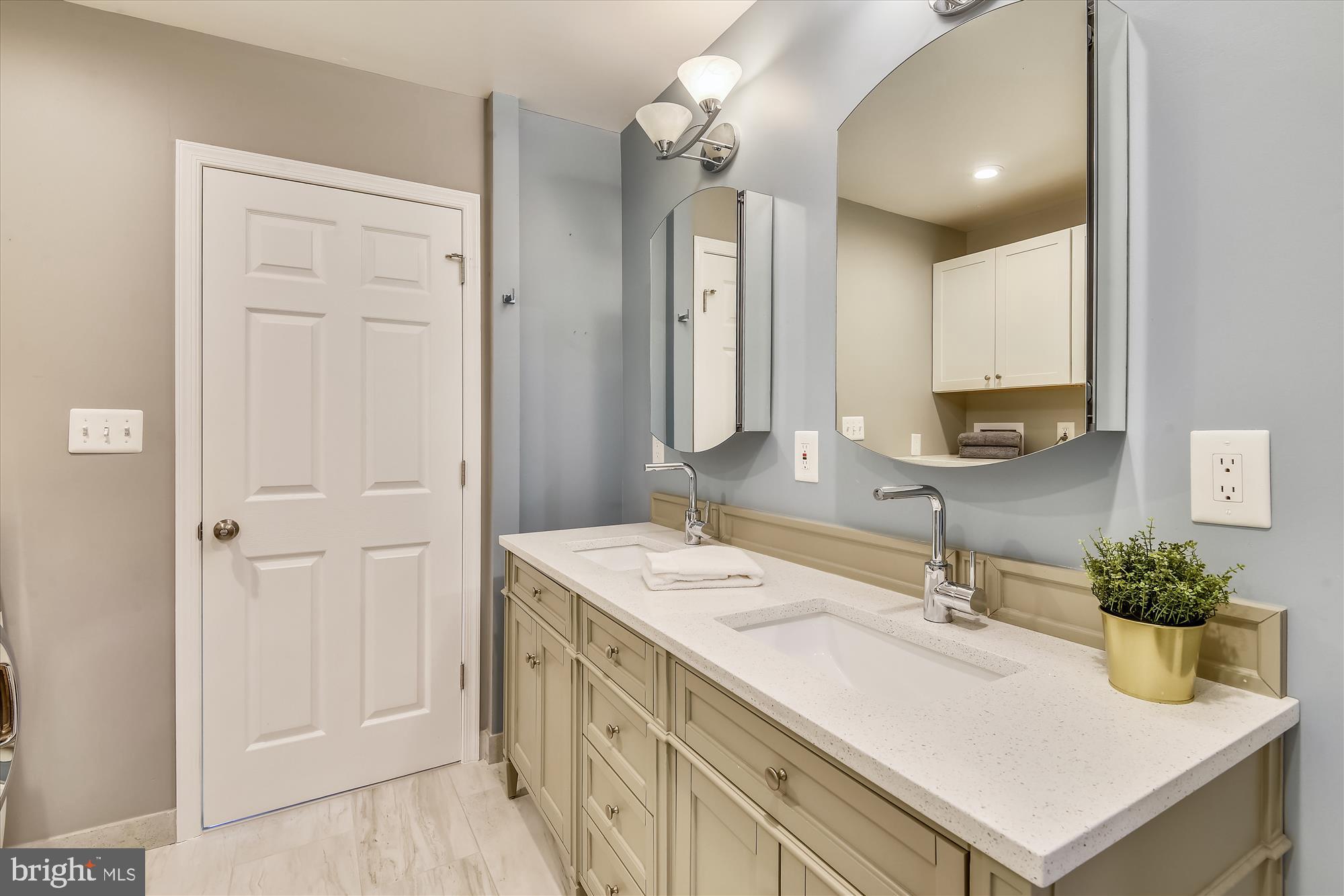 11328 Dockside Circle Reston, VA 20191 - Photo 22 of 44 MBA reno with double sinks, luxury vanity & tile