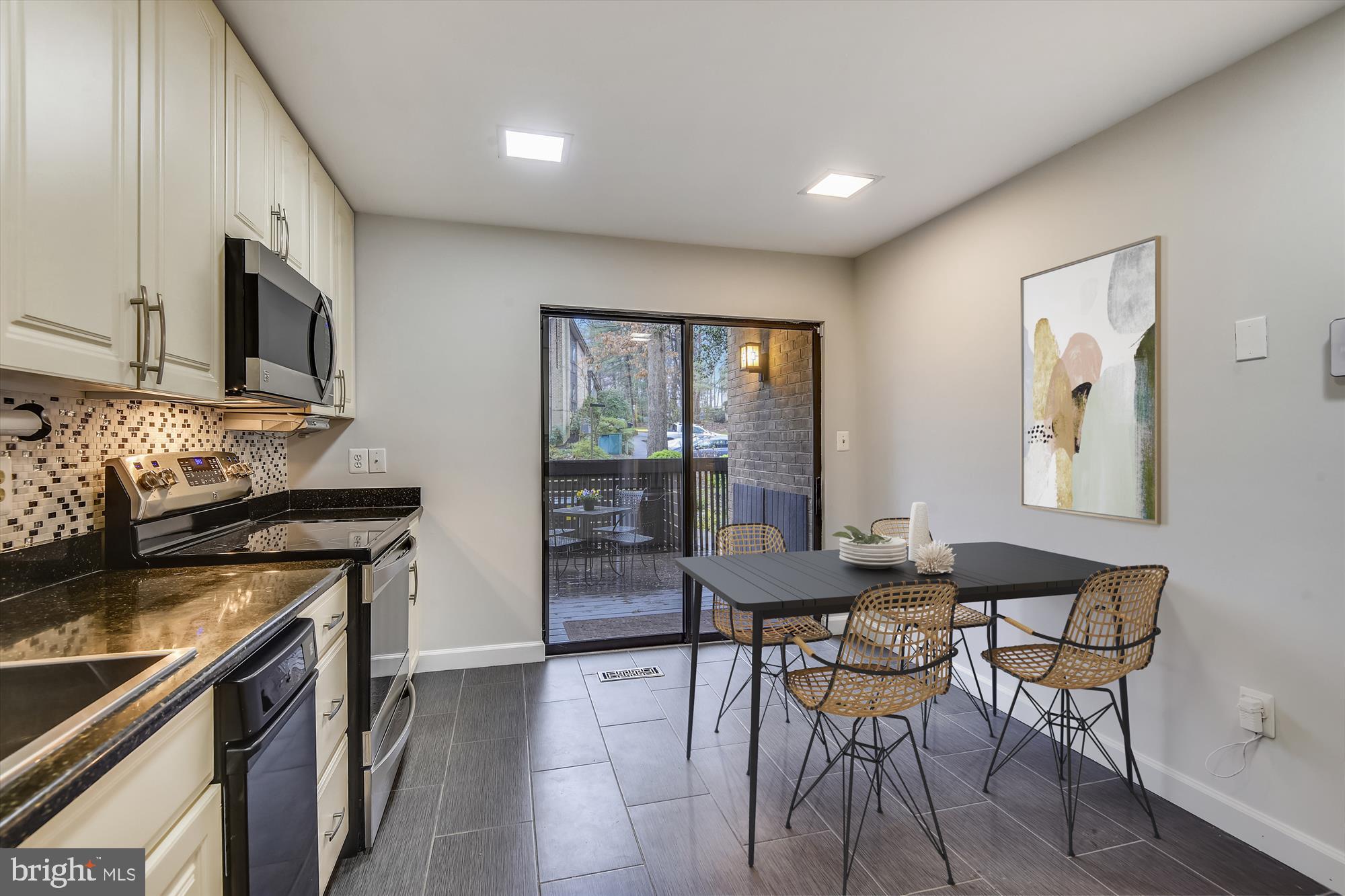 11328 Dockside Circle Reston, VA 20191 - Photo 8 of 44 Eat-in kitchen or eat-out deck?