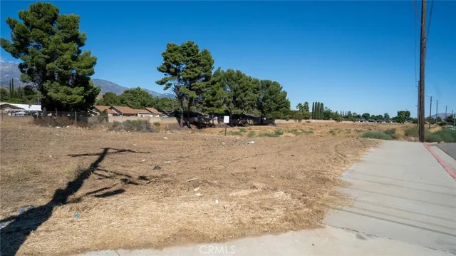 a view of a backyard of the house