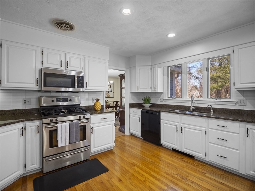 7 Ravens Bluff Andover, MA 01810 - Photo 8 of 42