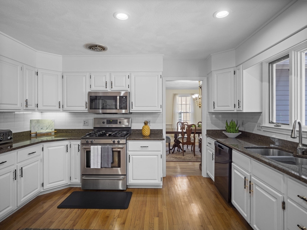 7 Ravens Bluff Andover, MA 01810 - Photo 9 of 42