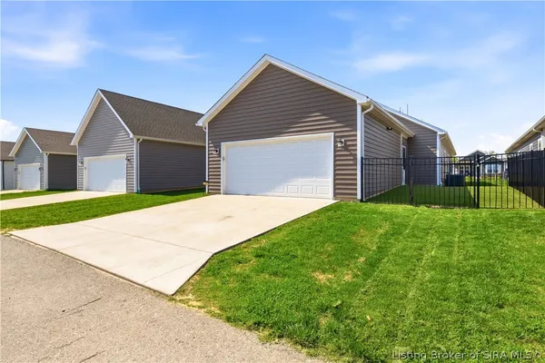 $279,900 | 1207 Parkland Trail, Jeffersonville, IN 47130