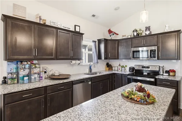 $279,900 | 1207 Parkland Trail, Jeffersonville, IN 47130