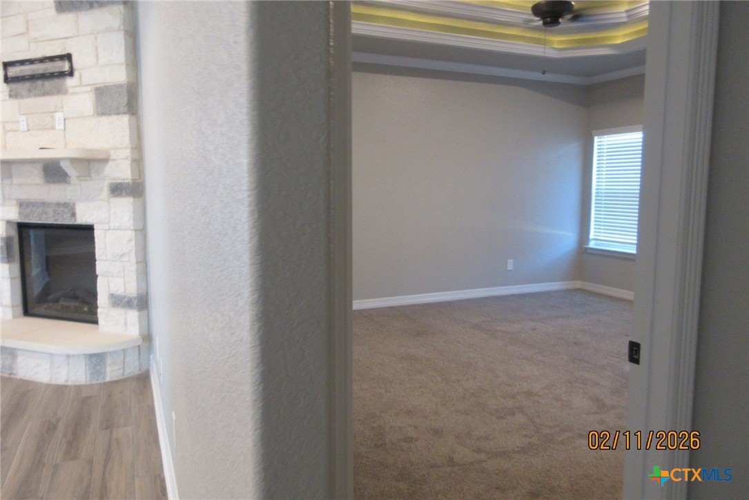 7623 Palladium Loop Killeen, TX 76542 - Photo 12 of 40 a bathroom with a sink and a mirror