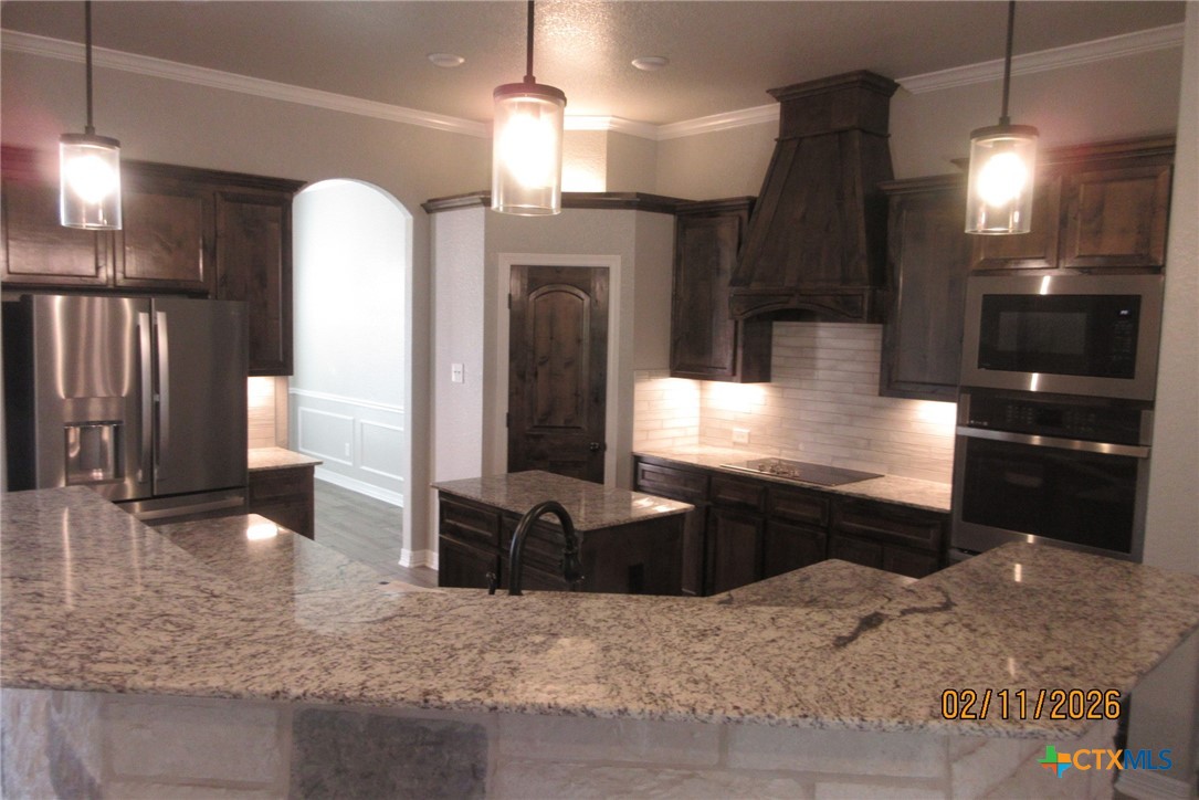 7623 Palladium Loop Killeen, TX 76542 - Photo 8 of 40 a large kitchen with stainless steel appliances kitchen island granite countertop a large counter top and stove