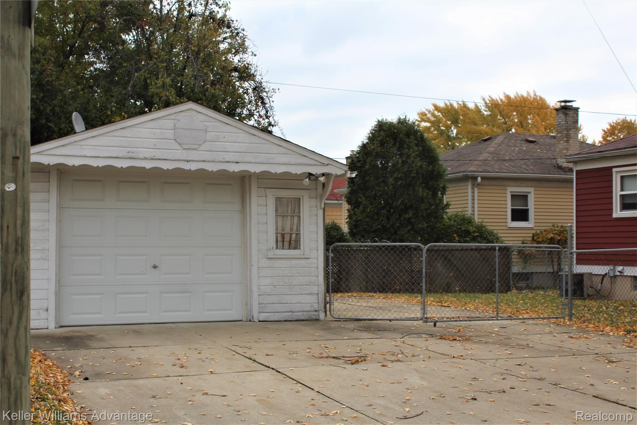 18105 Stephens Road Eastpointe, MI 48021 - Photo 24 of 24 IMG_3307.JPG