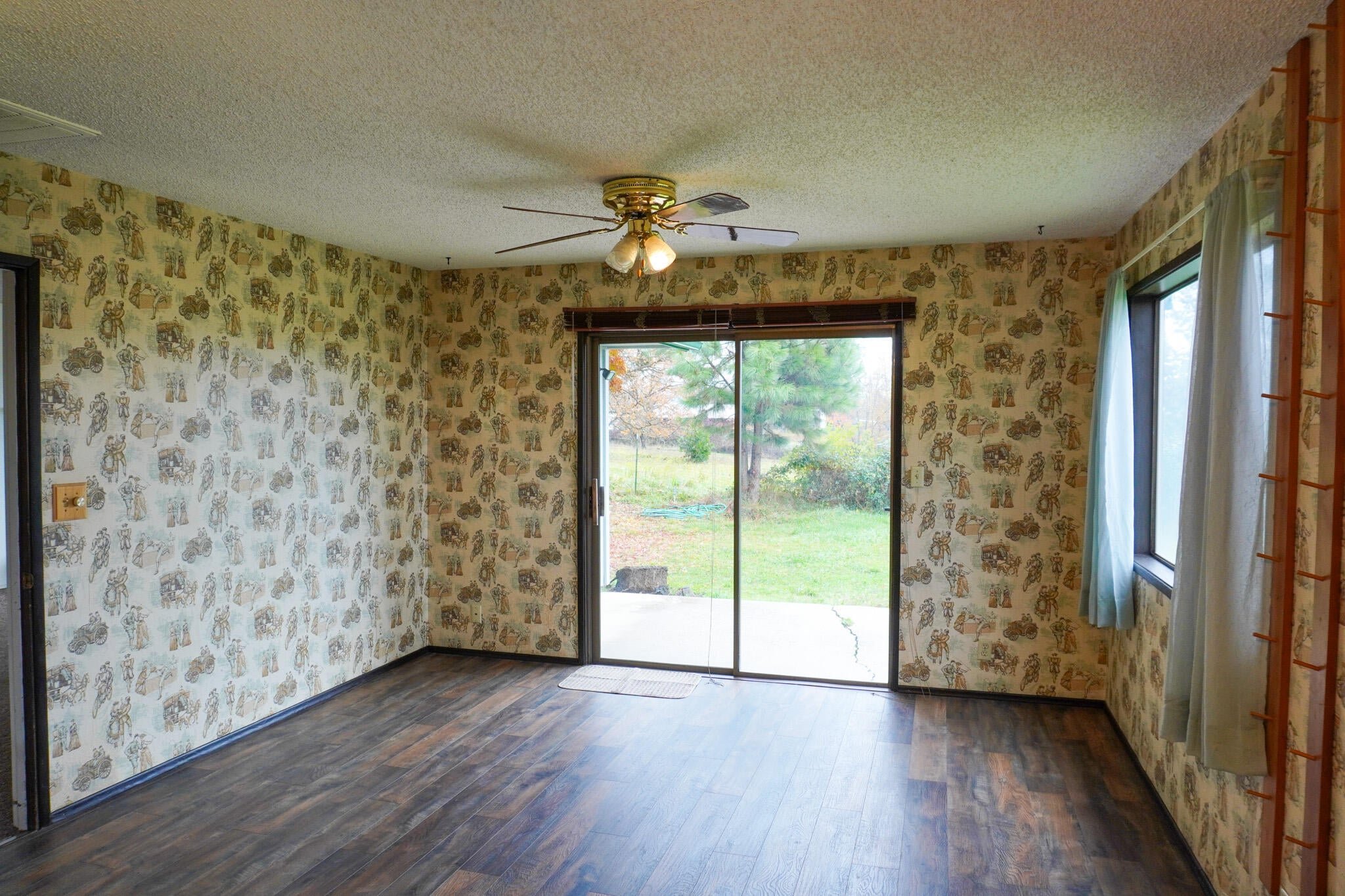 2025 Alta Vista Road Eagle Point, OR 97524 - Photo 12 of 41 DSC00049