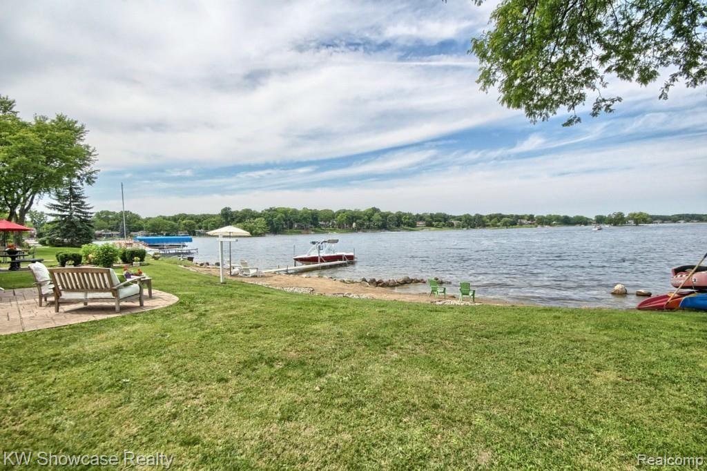 3856 Sleeth Road Commerce Township, MI 48382 - Photo 32 of 53 27.jpg