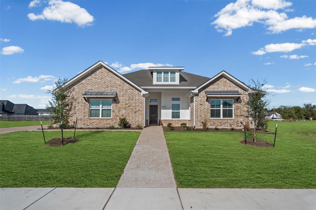 825 Forward Pass Drive Hewitt, TX 76643 - Photo 2 of 37 a front view of a house with a garden