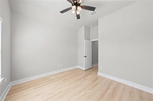 a view of empty room with ceiling fan